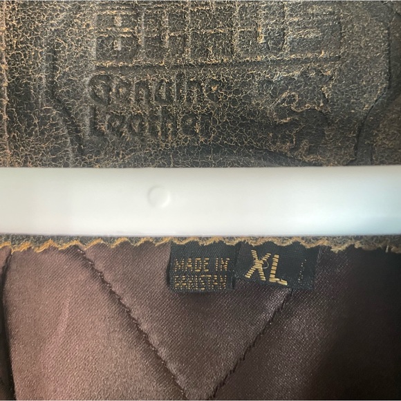 Unisex, distressed, brown leather jacket. Minimal wear. - Picture 5 of 8